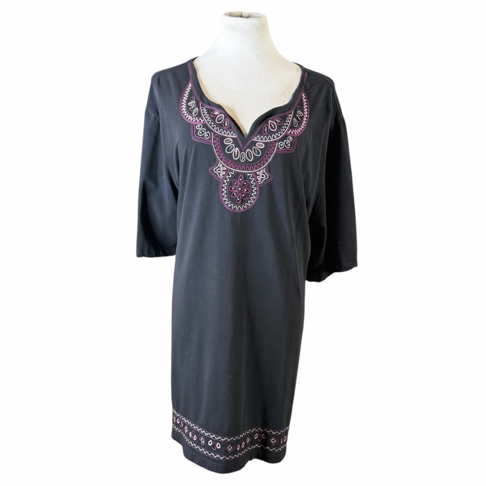 Liz & Me Black & Purple Embroidered V-Neck Tee - Size 4X